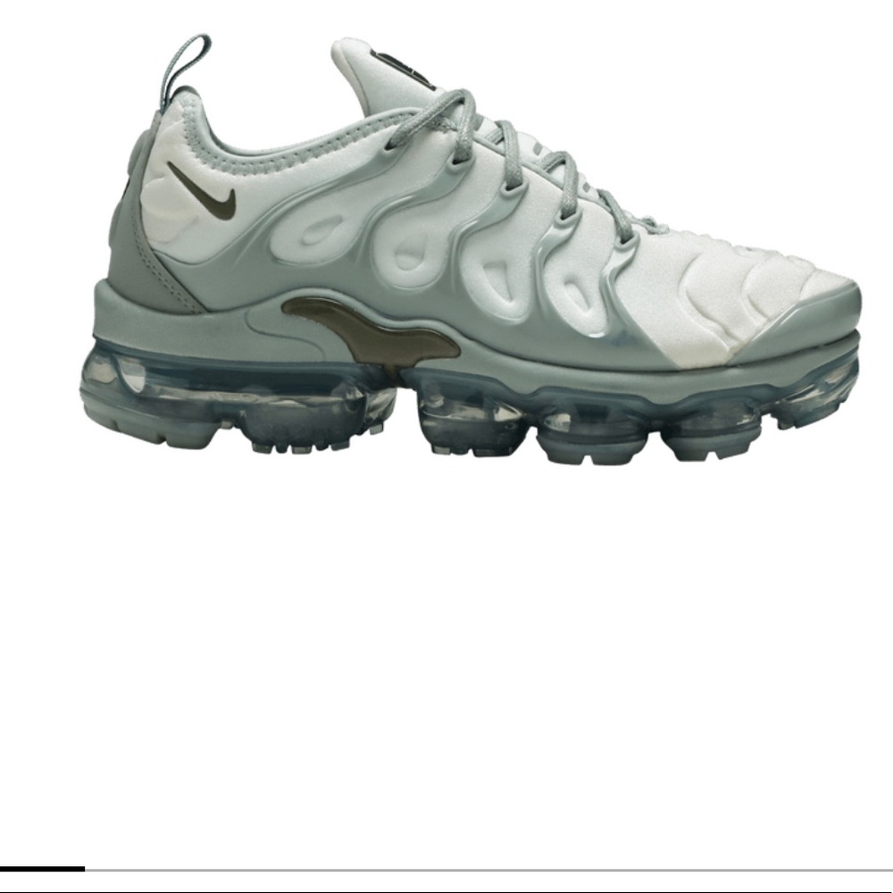 women's air vapormax plus light grey
